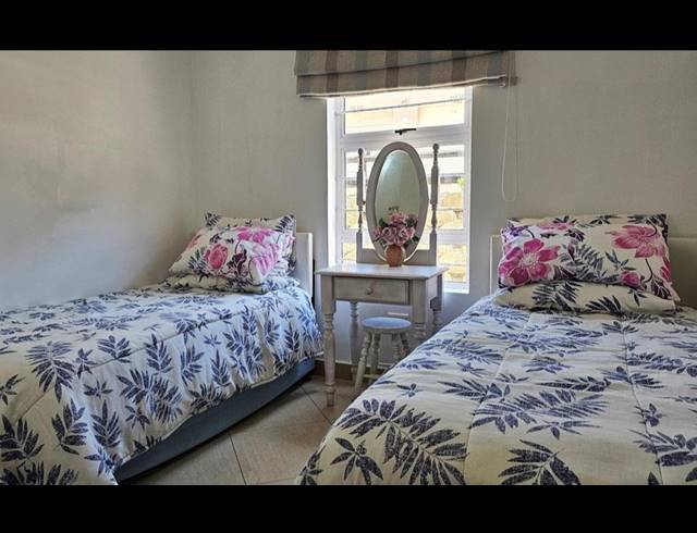 3 BEDROOM SECTIONAL TITLE FOR SALE IN UVONGO BEACH